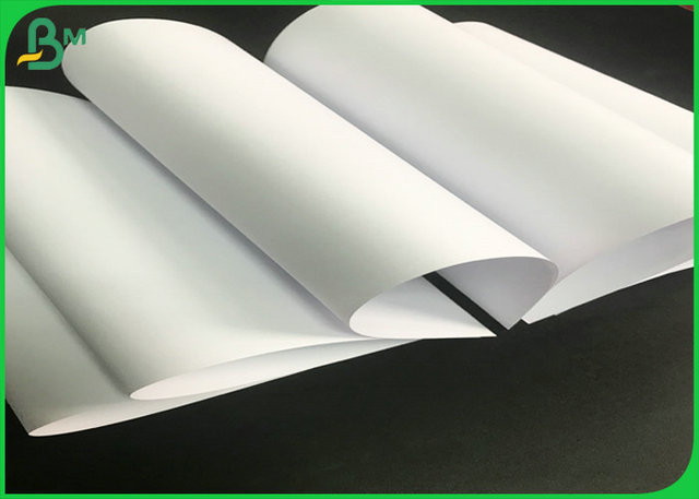 Rames non-enduites blanches de papier de la pulpe 60g 70g Woodfree de mélange pour le livre d'exercice