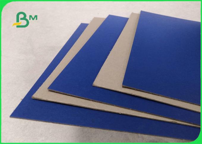 Carton solide laqué bleu/vert/rouge 1.3mm 1.5mm pour la boîte FSC de carton