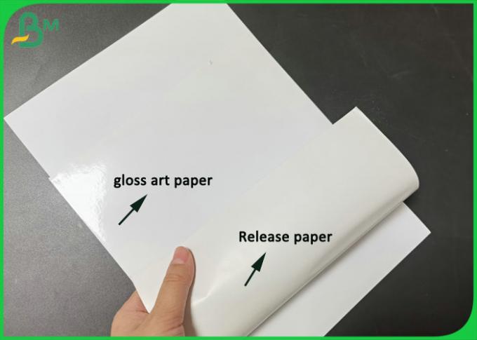 Papier pour étiquettes blanc d'autocollant de pulpe de papier adhésive de Vierge du lustre 157g 200g de C1S