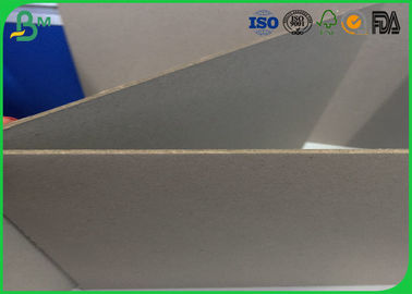 Pesez le carton gris gris de résistance, 700g - les feuilles de carton pressées par 1500g