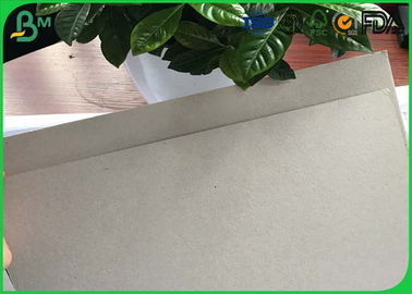Fraisez le dos de gris de pulpe réutilisé par papier moyen ondulé non-enduit/conseil duplex arrière de blanc
