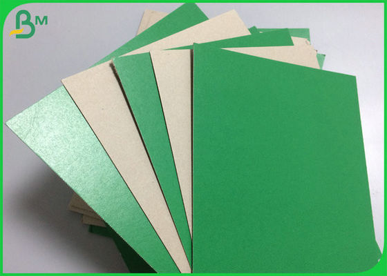 Le FSC a délivré un certificat l'un côté enduit vert et tout autre carton non-enduit gris de côté