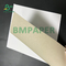 Surface de papier plat revêtu de carton blanc avec dos gris pour le filtre à chaussettes