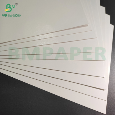 Carte de papier d'emballage en bulle blanche 275 gm Carton revêtu d'un côté