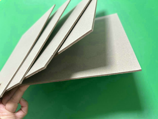 72 x 102 cm 2 mm 2,5 mm Surface lisse Grain d'étain pour la fabrication de carton