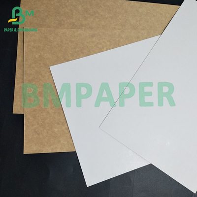 Boîte à gâteaux en papier à dos marron recouverte d' un côté