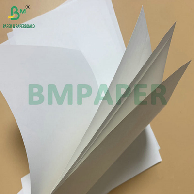 Papier kraft blanc à haute résistance imprimable 70 gm 80 gm pour fabriquer des sacs en papier