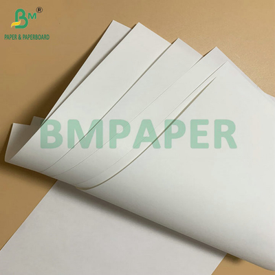 Papier kraft blanc à haute résistance imprimable 70 gm 80 gm pour fabriquer des sacs en papier