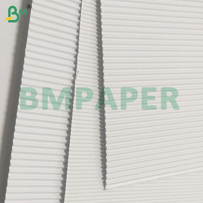 Trois couches de feuilles de papier ondulé blanc pour l'emballage domestique