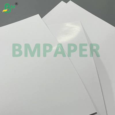 150g 157g Surface brillante Blanc élevé mono-facé enduit papier d'art C1S lisse Pour l'emballage de luxe
