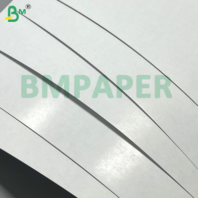 300 Gsm Papier de cartes à jouer à haute rigidité à double face recouvert de blanc Noir 635*940mm Pour carte Stratch