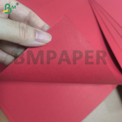Papier à base de carton rouge de qualité supérieure sans revêtement pour la fabrication de cartons