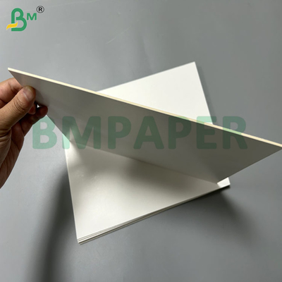 1.5 mm 2 mm Plaque graphique en pâte pure pour les supermarchés Plaque d'affichage 1220 x 2440 mm