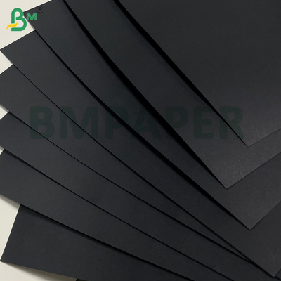 Papier kraft noir mat lisse 80 g/m² pour sacs cadeaux et shopping
