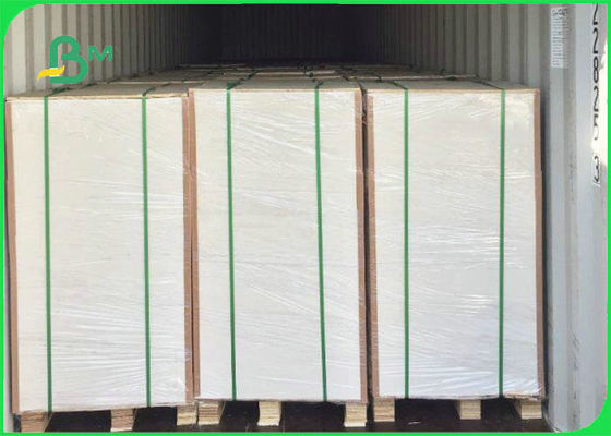 61 * 61cm 1.5mm 2.0mm FSC et dos de blanc de panneau de duplex de GV pour les boîtes cosmétiques