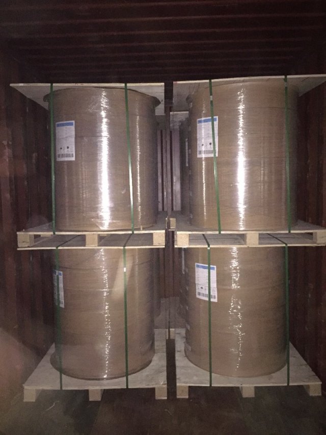 Le PE a enduit le papier 300gsm de Brown Kradt de rigidité pour la boîte à emporter à nourriture Le PE a enduit le papier 300gsm de Brown Kradt de rigidité pour la boîte à emporter à nourriture