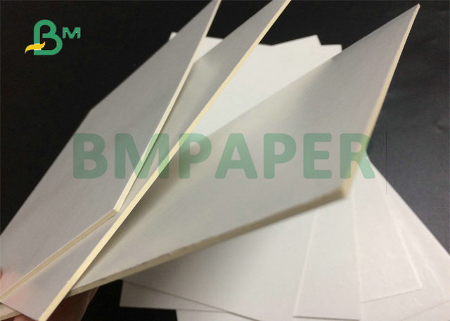 côté du blanc 2 de conseil de 1.2mm 1.5mm 1.8mm Claycoated 950 x 1300mm pour le carton de cadeau côté du blanc 2 de conseil de 1.2mm 1.5mm 1.8mm Claycoated 950 x 1300mm pour le carton de cadeau