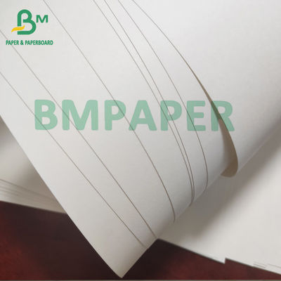 Papier d'emballage blanc non recouvert Papier kraft blanchi pour sacs en papier