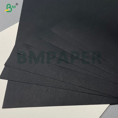120 grammes Texture lisse Rigidité élevée Feuille de papier noir