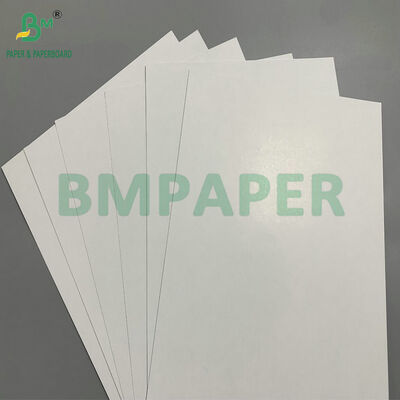 Papier cartonné de qualité supérieure 310 g/m² à opacité élevée, avec cœur bleu, pour cartes à jouer