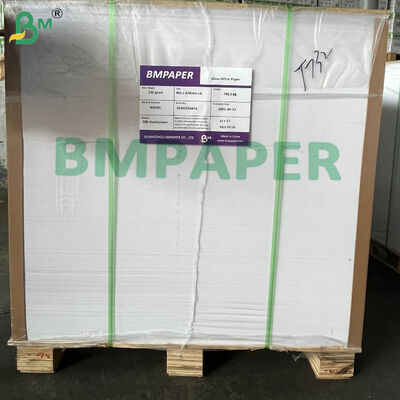 310gm Noir noyau papier de cartes à jouer Ligne en relief Finition Rigidité et durabilité supérieures