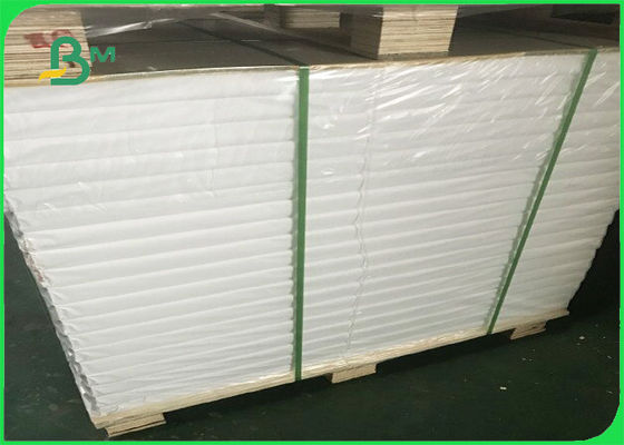 Papier non-enduit de Woodfree de blancheur élevée de FSC pour le livre d'exercice 60g - 180g