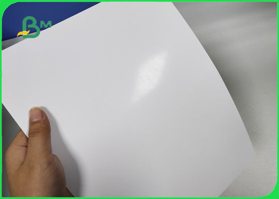 Papier de carte d'ART de FSC C2S/Couche 300GSM de papier dans les rames 23 * 35 pour l'affiche